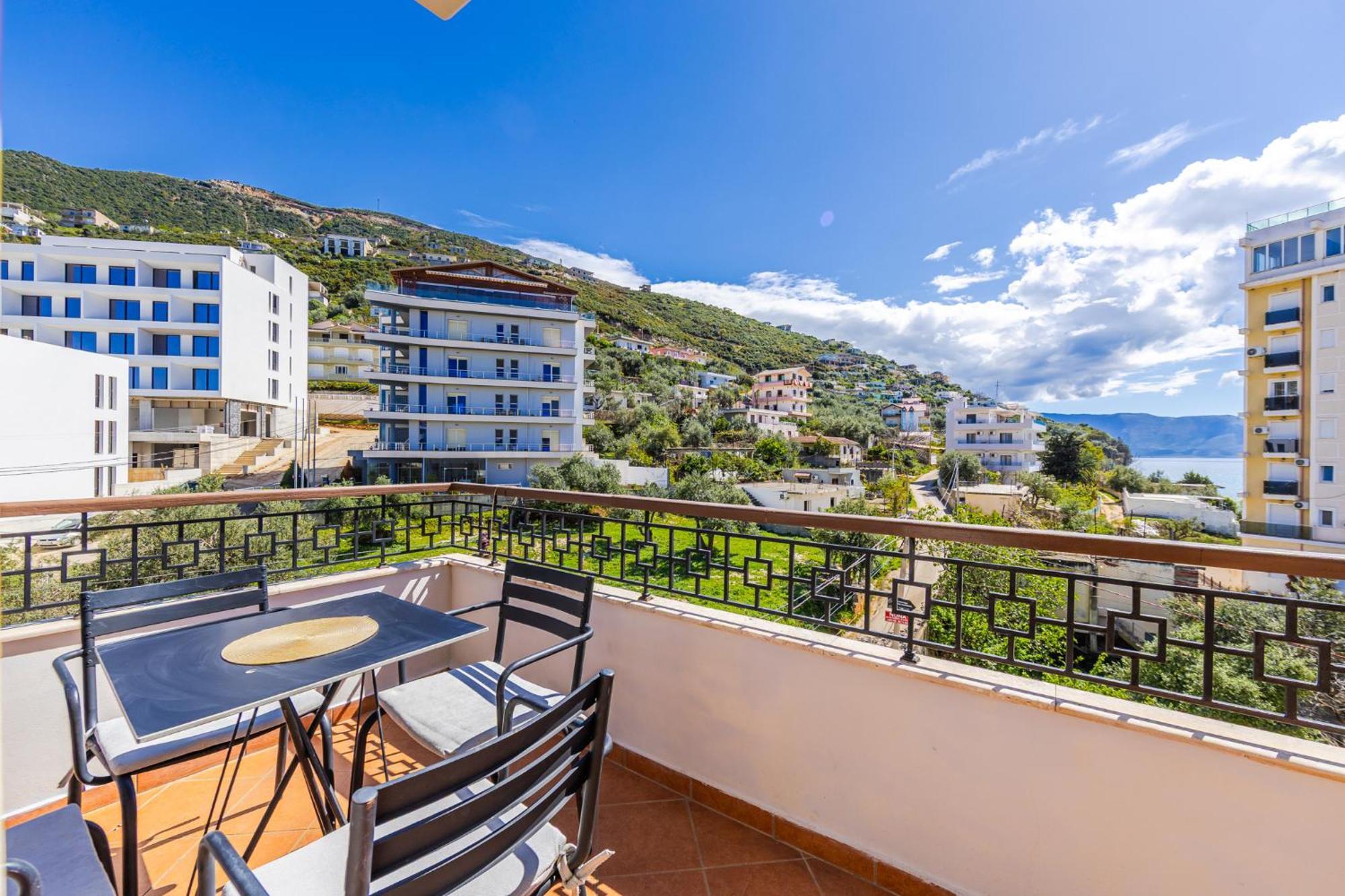 Melon Apartments Vlorë Exteriör bild