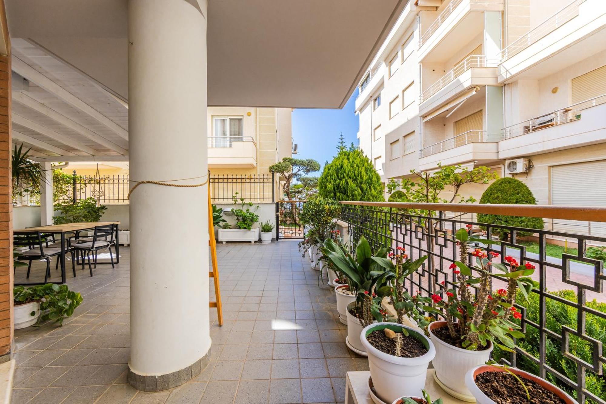 Melon Apartments Vlorë Exteriör bild